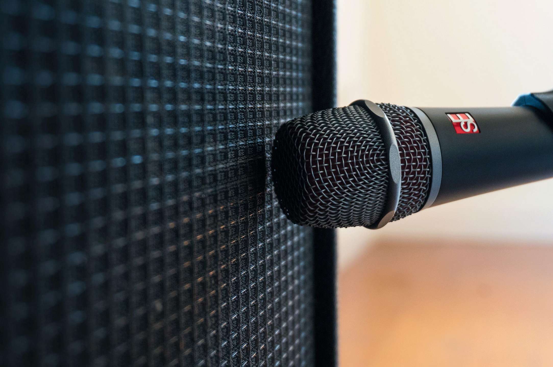 V7 X - sE Electronics